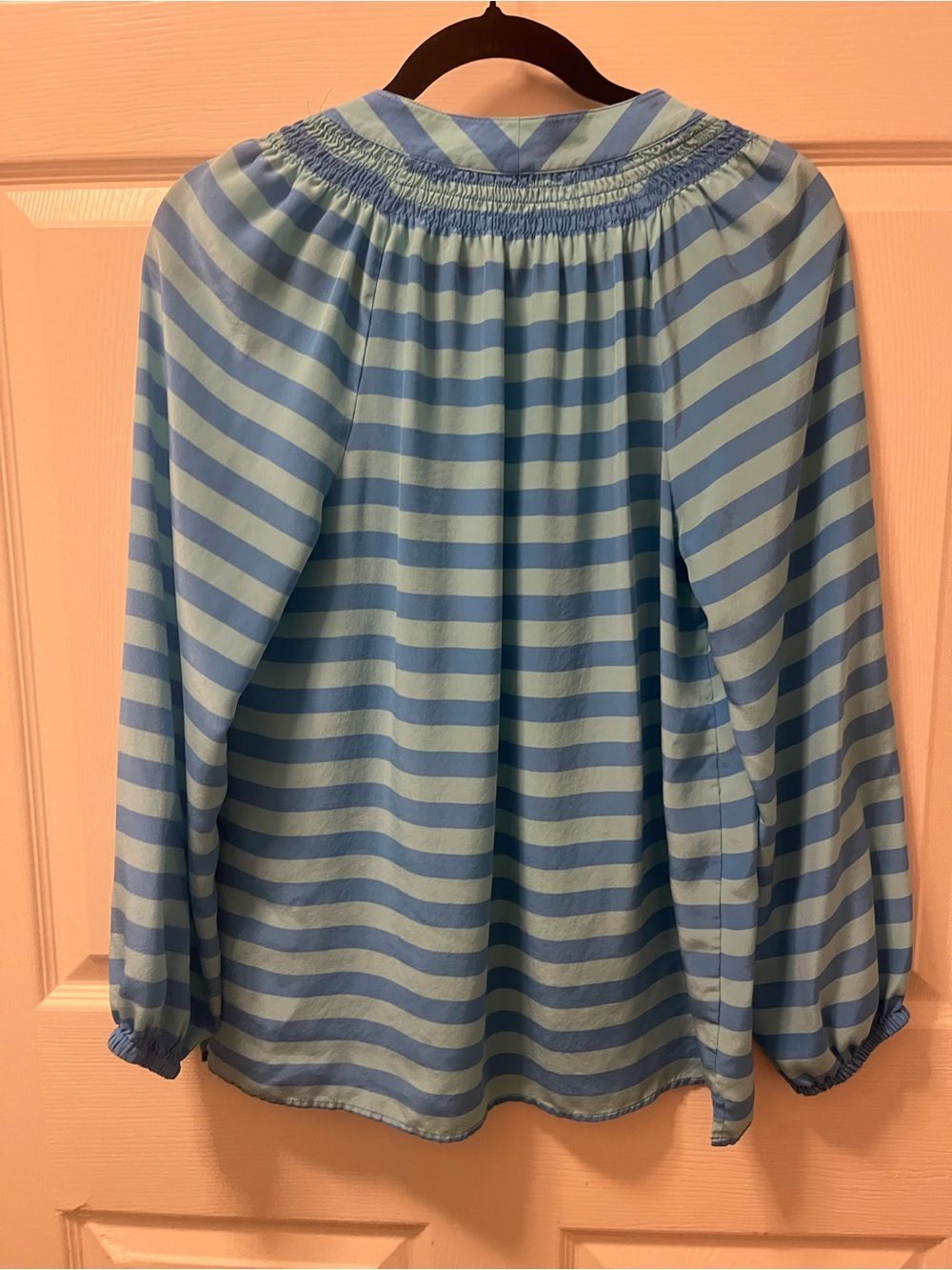 Lilly Pulitzer Small Aqua Striped Smocked Neck‎ Long Sleeved Top Silk Resortwear - Picture 2 of 8